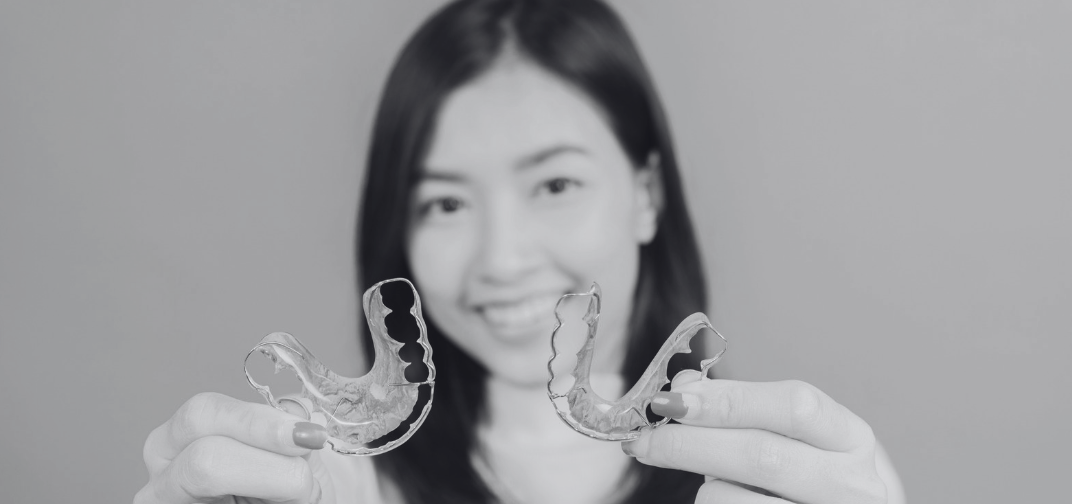 A person holding retainers