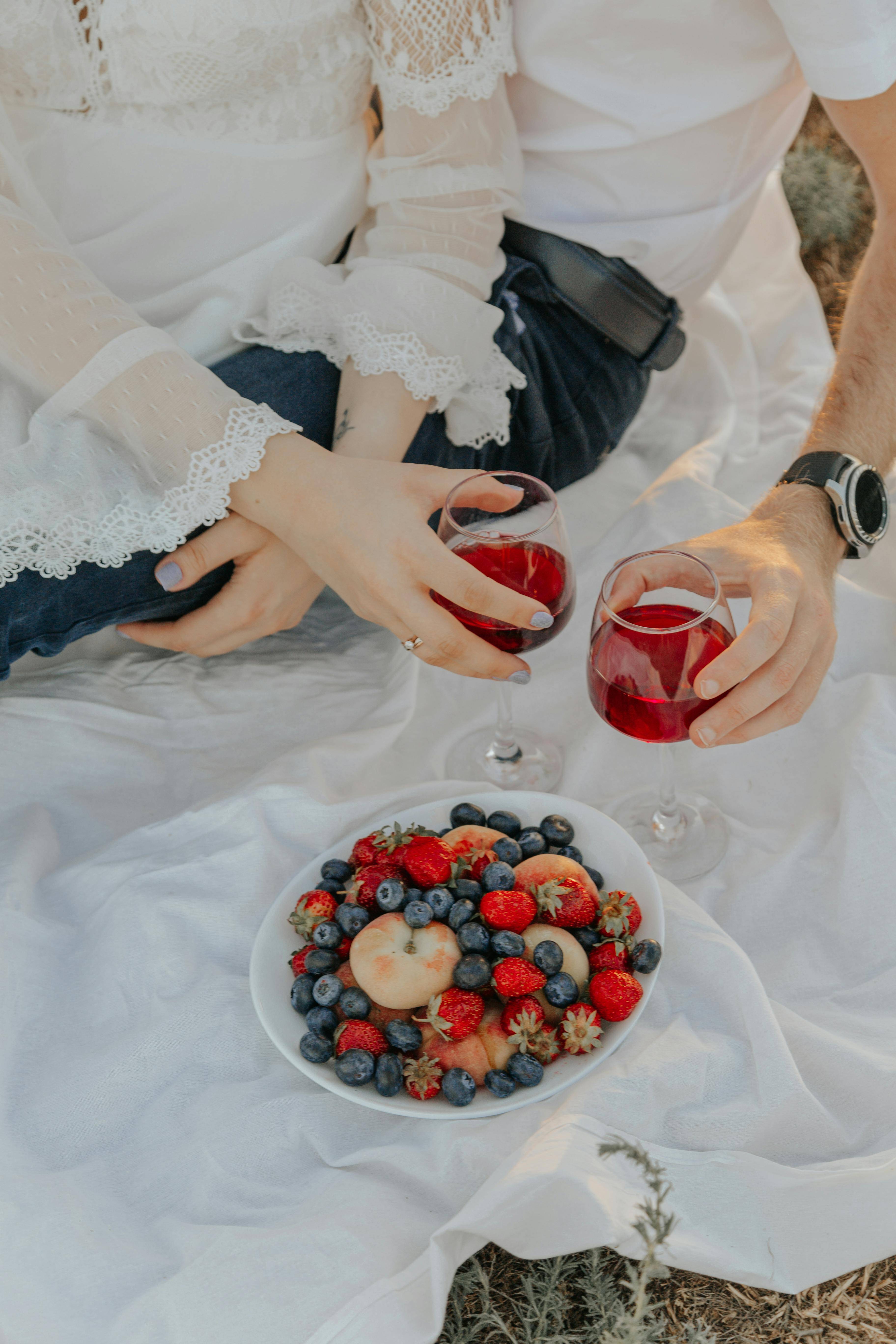 Staining foods and drinks